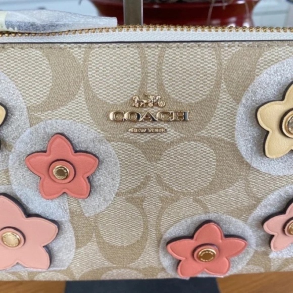 Coach Small Signature Appliqué Summer Bag NWT - Picture 4 of 8